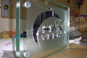 Ayna harfli Ofis isimliği levent