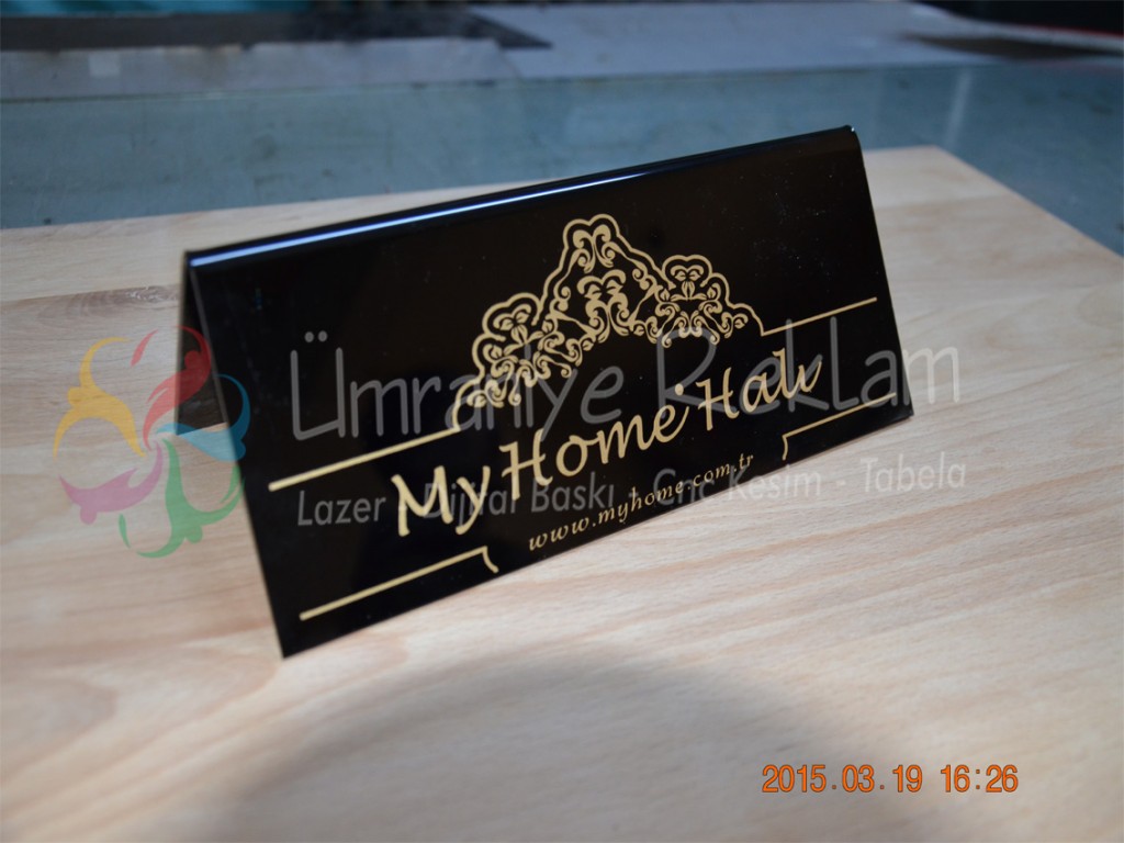 hali üzeri logo pleksi