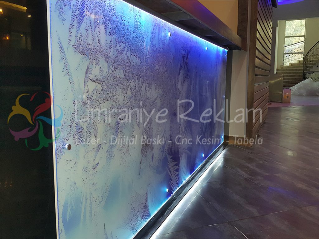 ışıklı pleksi hotel danışma