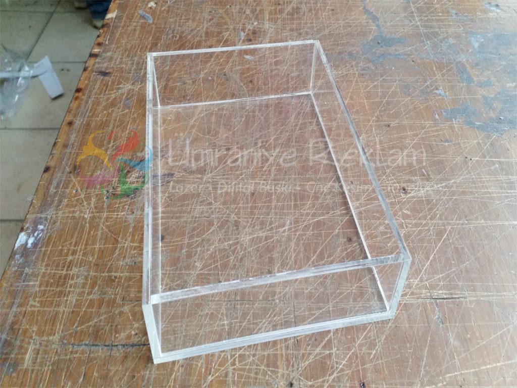 şeffaf pleksi kutu